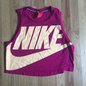 💕 NIKE crop top Size M💕